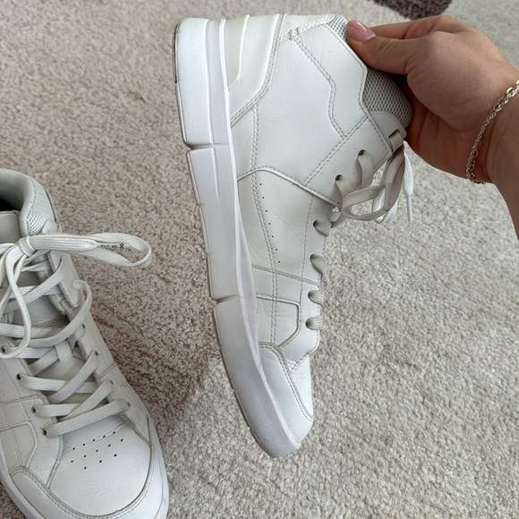 On Cloud (On Running) The Roger Clubhouse Mid Sneaker - Picture 6 of 6